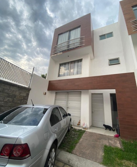 SE VENDE CASA