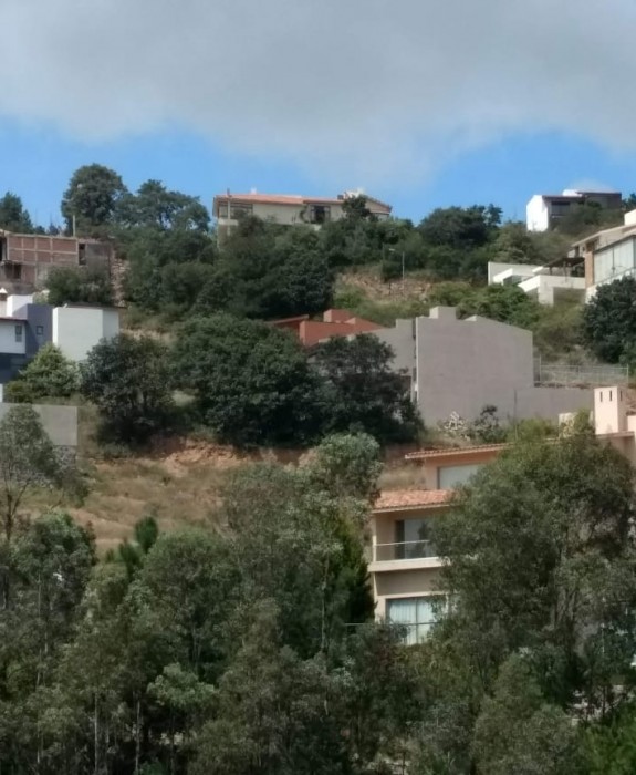 TERRENO MUY BIEN UBICADO EN EL CLUB DE GOLF ALTOZANO