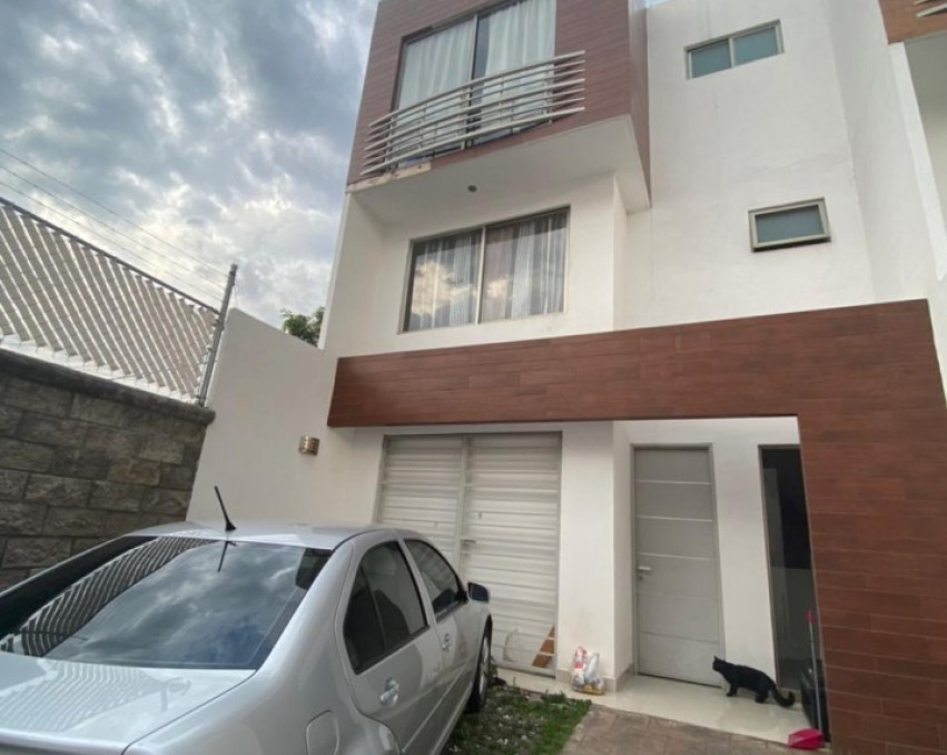 SE VENDE CASA